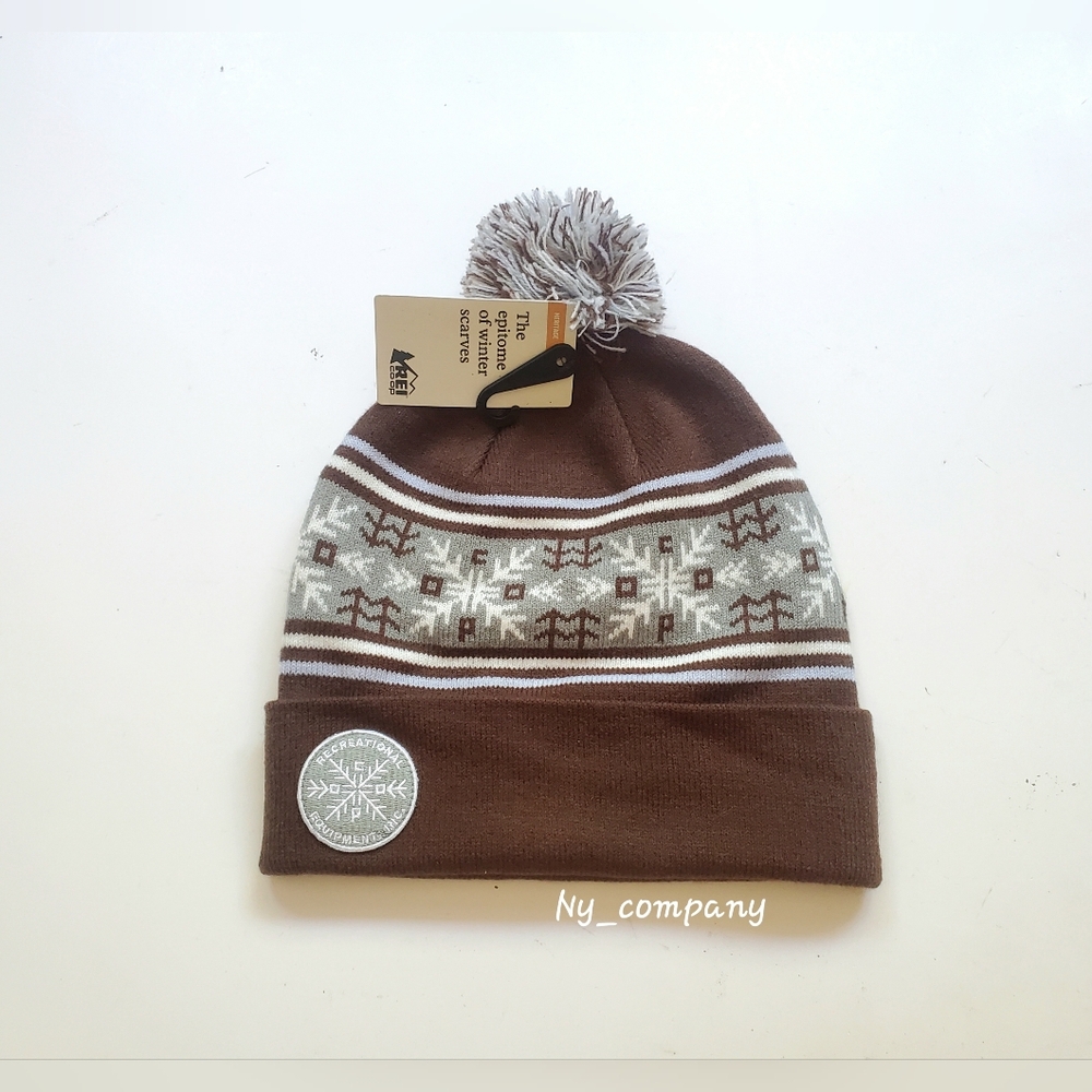 REI Unisex Knit Pom Pom Beanie Brand New
